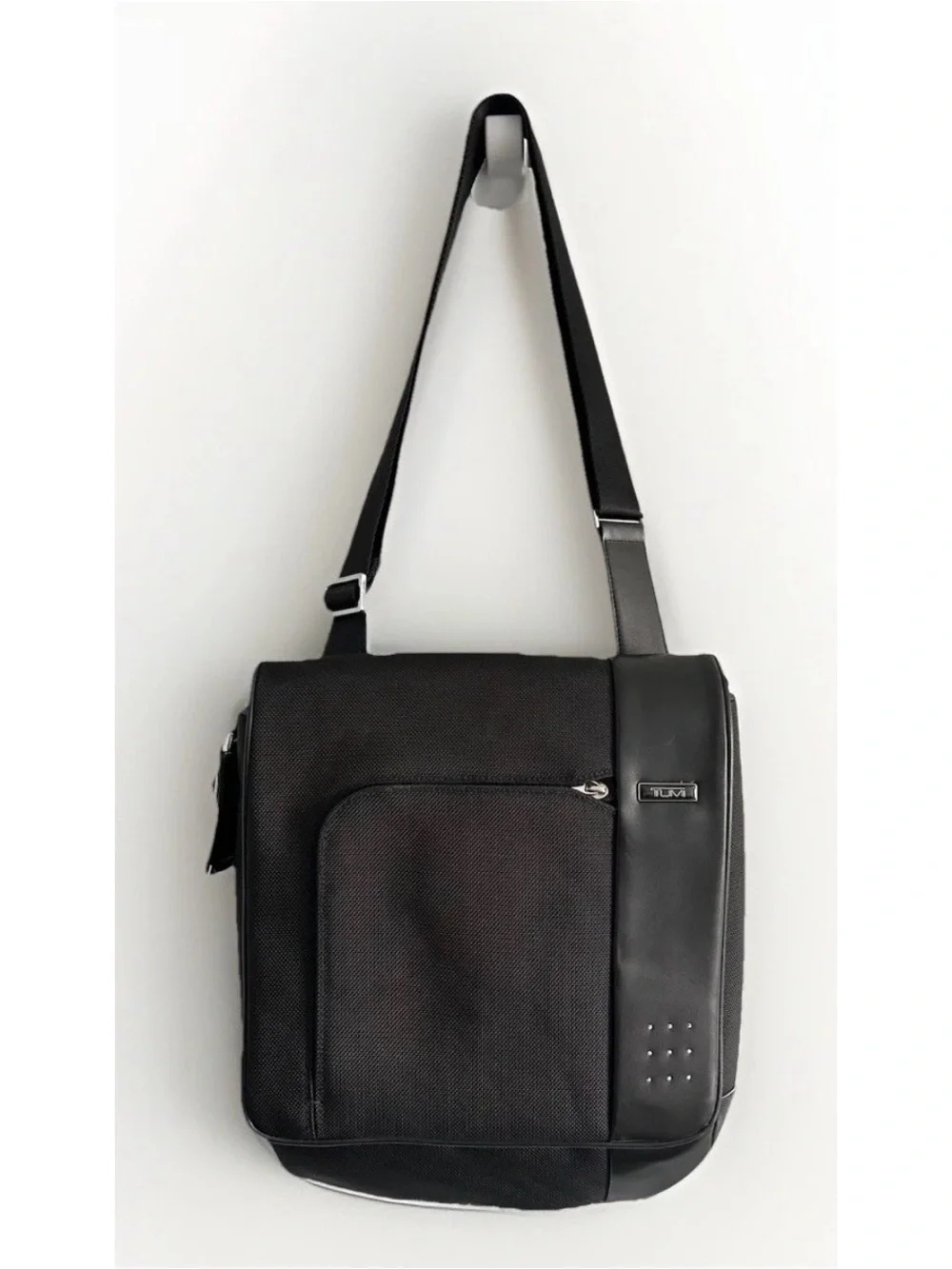 Tumi Alpha 3 LXT Messenger Crossbody Black Nylon & Leather Computer Laptop Bag